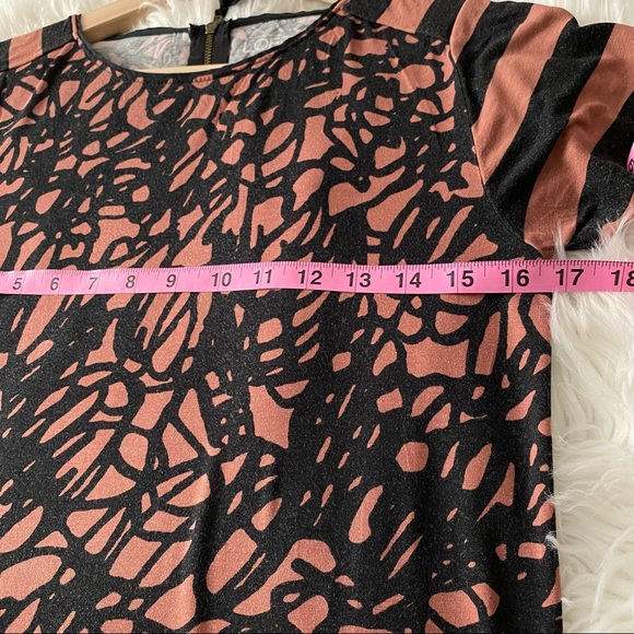 LOFT • Black & Blush Top - Picture 4 of 11